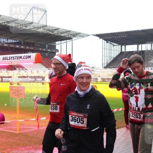 07.12.2025 - St. Pauli X-Mass-Run No. 15 Luisa Fischer http://msf.ph/oto/9387397 07.12.2025 11:45:55 Ziel 15, 1938, 15, 3605, 15, 2263, 246, 228, 291, 355, 526, 569, 572, 1324, 1541, 2372, 2382, 2385, 2624, 2844, 3028, 3378, 3379, 3485, 3489, 3492, 3529, 3530, 3573, 3575, 3578, 3774, 3920, 3921, 3963, 4058, 4060, 4112 meine-sportfotos.de