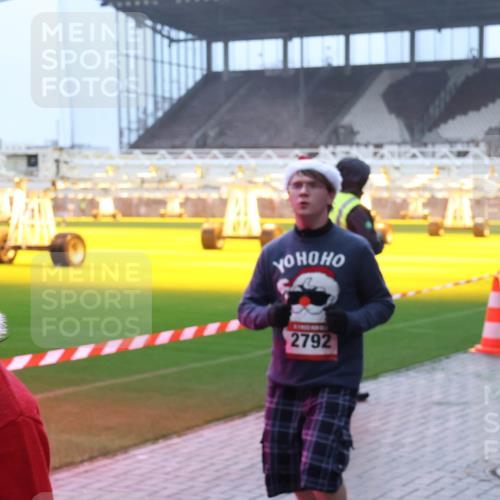07.12.2025 - St. Pauli X-Mass-Run No. 15 Luisa Fischer http://msf.ph/oto/9387398 07.12.2025 10:22:39 Ziel 2792, 715, 739, 1371, 1488, 1636, 2184, 2817, 2818, 2819, 2944, 2945, 3431, 3736, 3999, 4000, 4321, 4322, 4323, 4415, 4771, 4774, 4781 meine-sportfotos.de