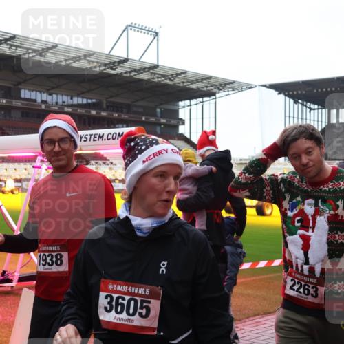 07.12.2025 - St. Pauli X-Mass-Run No. 15 Luisa Fischer http://msf.ph/oto/9387403 07.12.2025 11:45:56 Ziel 6834, 15, 1938, 15, 3605, 15, 2263, 2246, 291, 355, 526, 569, 572, 1324, 1541, 2372, 2382, 2385, 2624, 2844, 3028, 3378, 3379, 3485, 3489, 3492, 3529, 3530, 3573, 3575, 3578, 3774, 3920, 3921, 3963, 4058, 4060, 4112 meine-sportfotos.de