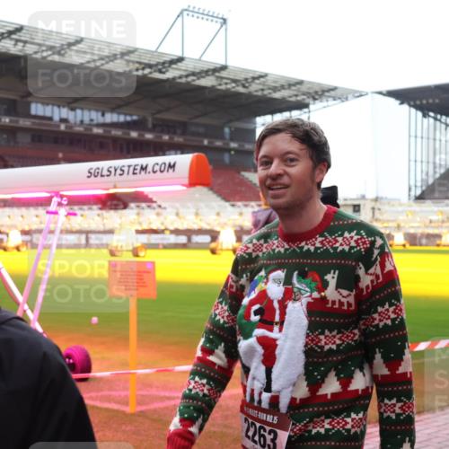 07.12.2025 - St. Pauli X-Mass-Run No. 15 Luisa Fischer http://msf.ph/oto/9387406 07.12.2025 11:45:56 Ziel 15, 2263, 2246, 291, 355, 526, 569, 572, 1324, 1541, 2372, 2382, 2385, 2624, 2844, 3028, 3378, 3379, 3485, 3489, 3492, 3529, 3530, 3573, 3575, 3578, 3774, 3920, 3921, 3963, 4058, 4060, 4112 meine-sportfotos.de