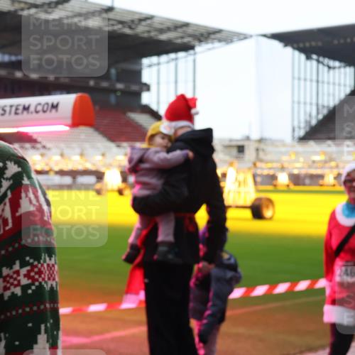 07.12.2025 - St. Pauli X-Mass-Run No. 15 Luisa Fischer http://msf.ph/oto/9387409 07.12.2025 11:45:57 Ziel 246, 291, 355, 526, 569, 572, 1324, 1541, 2372, 2382, 2385, 2624, 2844, 3028, 3378, 3379, 3485, 3489, 3492, 3529, 3530, 3573, 3575, 3578, 3774, 3963, 4058, 4060, 4112 meine-sportfotos.de