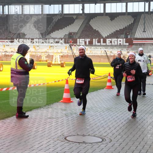 07.12.2025 - St. Pauli X-Mass-Run No. 15 Luisa Fischer http://msf.ph/oto/9387410 07.12.2025 10:22:45 Ziel 4781, 4771, 2184, 4774, 715, 739, 1371, 1488, 1636, 2184, 2817, 2818, 2819, 2944, 2945, 3431, 3736, 3999, 4000, 4321, 4322, 4323, 4415, 4771, 4774, 4781 meine-sportfotos.de