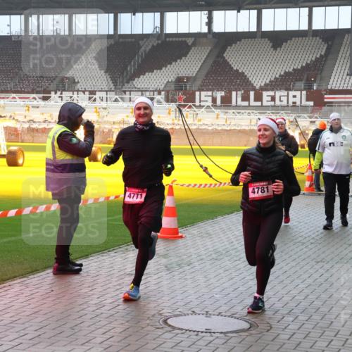 07.12.2025 - St. Pauli X-Mass-Run No. 15 Luisa Fischer http://msf.ph/oto/9387412 07.12.2025 10:22:46 Ziel 4771, 4781, 2184, 4774, 715, 739, 1371, 1488, 1636, 2184, 2817, 2818, 2819, 2945, 3431, 3736, 3999, 4000, 4321, 4322, 4323, 4415, 4771, 4774, 4781 meine-sportfotos.de