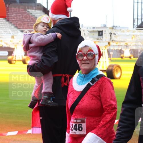 07.12.2025 - St. Pauli X-Mass-Run No. 15 Luisa Fischer http://msf.ph/oto/9387414 07.12.2025 11:45:58 Ziel 1910, 15, 246, 15, 1281, 291, 355, 526, 569, 572, 1324, 1541, 2372, 2382, 2385, 2624, 2844, 3028, 3378, 3379, 3485, 3489, 3529, 3530, 3573, 3575, 3578, 3774, 3963, 4058, 4060, 4112 meine-sportfotos.de