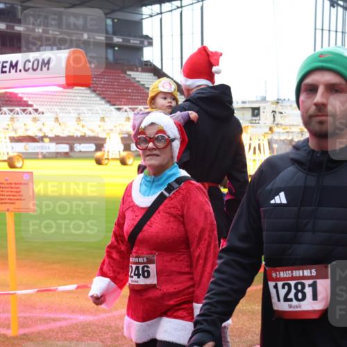 07.12.2025 - St. Pauli X-Mass-Run No. 15 Luisa Fischer http://msf.ph/oto/9387415 07.12.2025 11:45:58 Ziel 15, 246, 15, 1281, 291, 355, 526, 569, 572, 1324, 1541, 2372, 2382, 2385, 2624, 2844, 3028, 3378, 3379, 3485, 3489, 3529, 3530, 3573, 3575, 3578, 3774, 3963, 4058, 4060, 4112 meine-sportfotos.de