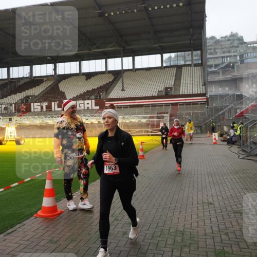 07.12.2025 - St. Pauli X-Mass-Run No. 15 Fabian Wolf http://msf.ph/oto/9387417 07.12.2025 10:17:46 Ziel 1161, 1162, 1963, 2663, 2952, 3804, 4127, 4227 meine-sportfotos.de