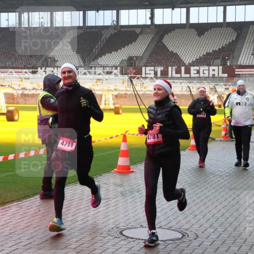 07.12.2025 - St. Pauli X-Mass-Run No. 15 Luisa Fischer http://msf.ph/oto/9387418 07.12.2025 10:22:46 Ziel 4771, 4781, 2944, 2184, 4774, 715, 739, 1371, 1488, 1636, 2184, 2817, 2818, 2819, 2945, 3431, 3736, 3999, 4000, 4321, 4322, 4323, 4415, 4771, 4774, 4781 meine-sportfotos.de