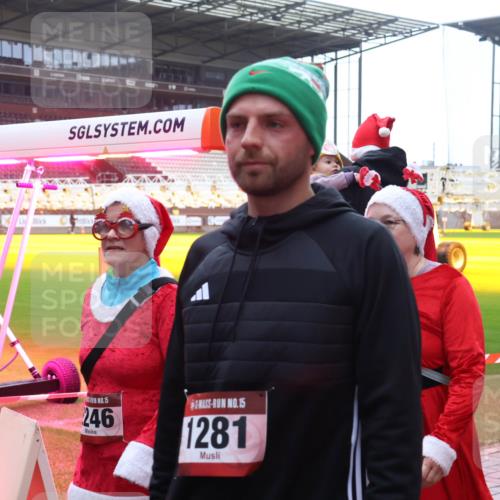 07.12.2025 - St. Pauli X-Mass-Run No. 15 Luisa Fischer http://msf.ph/oto/9387419 07.12.2025 11:45:59 Ziel 15, 246, 15, 1281, 291, 355, 526, 569, 572, 1324, 1541, 2372, 2382, 2385, 2624, 2844, 3028, 3378, 3379, 3485, 3489, 3573, 3575, 3578, 3774, 3963, 4058, 4060, 4112 meine-sportfotos.de