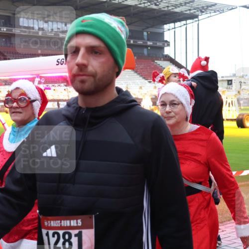 07.12.2025 - St. Pauli X-Mass-Run No. 15 Luisa Fischer http://msf.ph/oto/9387424 07.12.2025 11:45:59 Ziel 6834, 15, 1281, 291, 355, 526, 569, 572, 1324, 1541, 2372, 2382, 2385, 2624, 2844, 3028, 3378, 3379, 3485, 3489, 3573, 3575, 3578, 3774, 3963, 4058, 4060, 4112 meine-sportfotos.de
