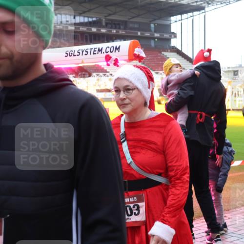 07.12.2025 - St. Pauli X-Mass-Run No. 15 Luisa Fischer http://msf.ph/oto/9387426 07.12.2025 11:46:00 Ziel 15, 15, 03, 2, 355, 526, 569, 572, 1324, 1541, 2372, 2382, 2385, 2624, 2844, 3028, 3378, 3379, 3485, 3489, 3573, 3575, 3578, 3774, 3963, 4058, 4060, 4112 meine-sportfotos.de