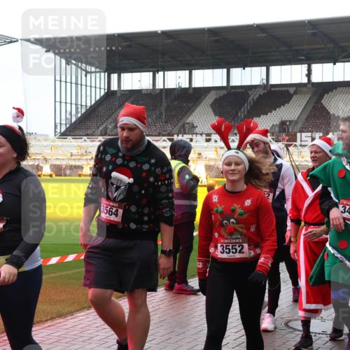 07.12.2025 - St. Pauli X-Mass-Run No. 15 Luisa Fischer http://msf.ph/oto/9387430 07.12.2025 11:46:02 Ziel 15, 3553, 3564, 15, 3552, 5, 3489, 3573, 355, 526, 569, 572, 1324, 1541, 2372, 2382, 2385, 2624, 2844, 3028, 3378, 3379, 3485, 3489, 3573, 3575, 3578, 3774, 3963, 4058, 4060, 4112 meine-sportfotos.de