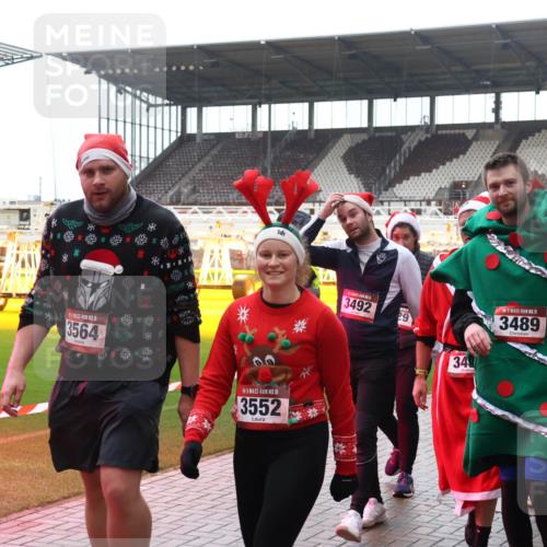 07.12.2025 - St. Pauli X-Mass-Run No. 15 Luisa Fischer http://msf.ph/oto/9387436 07.12.2025 11:46:03 Ziel 15, 3564, 15, 3552, 3492, 29, 34, 3573, 15, 3489, 3575, 355, 526, 569, 572, 1324, 1541, 2372, 2382, 2385, 2624, 2844, 3028, 3378, 3379, 3485, 3489, 3573, 3575, 3578, 3774, 3963, 4058, 4060, 4112 meine-sportfotos.de