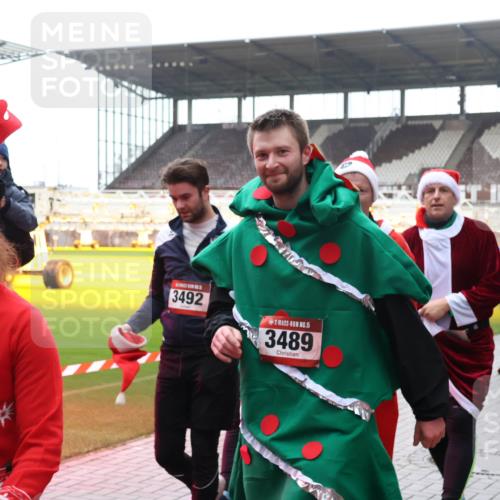 07.12.2025 - St. Pauli X-Mass-Run No. 15 Luisa Fischer http://msf.ph/oto/9387447 07.12.2025 11:46:04 Ziel 15, 3552, 3492, 15, 3489, 1575, 39, 355, 526, 569, 572, 1324, 1541, 2372, 2382, 2385, 2624, 2844, 3028, 3378, 3379, 3485, 3489, 3573, 3774, 3963, 4058, 4060, 4112 meine-sportfotos.de