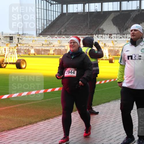 07.12.2025 - St. Pauli X-Mass-Run No. 15 Luisa Fischer http://msf.ph/oto/9387451 07.12.2025 10:22:53 Ziel 15, 2944, 715, 739, 1371, 1488, 1636, 2184, 2817, 2818, 2819, 3431, 3736, 3999, 4000, 4407, 4411, 4415, 4419, 4509, 4539, 4771, 4774, 4781 meine-sportfotos.de