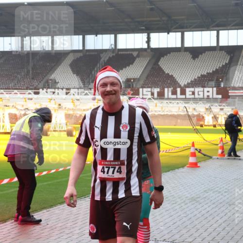 07.12.2025 - St. Pauli X-Mass-Run No. 15 Luisa Fischer http://msf.ph/oto/9387456 07.12.2025 10:23:03 Ziel 910, 15, 4774, 715, 739, 794, 1371, 1636, 2184, 2638, 2817, 2818, 2819, 3431, 3736, 3780, 4287, 4407, 4411, 4419, 4509, 4539, 4771, 4774, 4781 meine-sportfotos.de