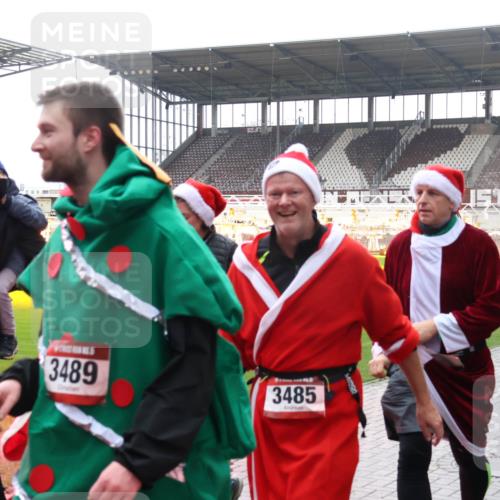 07.12.2025 - St. Pauli X-Mass-Run No. 15 Luisa Fischer http://msf.ph/oto/9387459 07.12.2025 11:46:05 Ziel 3489, 3485, 39, 147, 355, 526, 569, 572, 1324, 1541, 2372, 2382, 2385, 2624, 2844, 3028, 3378, 3379, 3573, 3774, 3963, 4058, 4060, 4112 meine-sportfotos.de