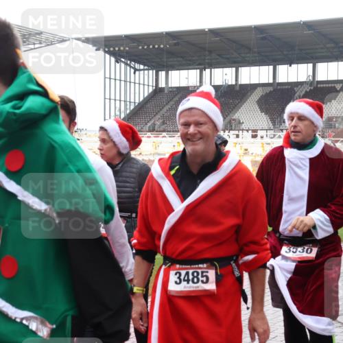 07.12.2025 - St. Pauli X-Mass-Run No. 15 Luisa Fischer http://msf.ph/oto/9387462 07.12.2025 11:46:05 Ziel 3489, 3485, 3530, 147, 355, 526, 569, 572, 1324, 1541, 2372, 2382, 2385, 2624, 2844, 3028, 3378, 3379, 3573, 3774, 3963, 4058, 4060, 4112 meine-sportfotos.de