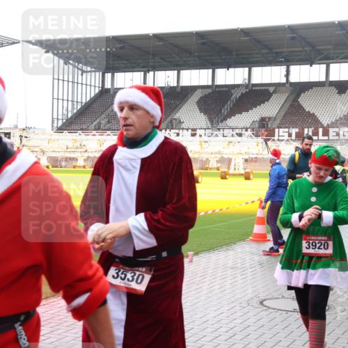 07.12.2025 - St. Pauli X-Mass-Run No. 15 Luisa Fischer http://msf.ph/oto/9387466 07.12.2025 11:46:06 Ziel 2405, 3530, 35787, 3920, 3921, 147, 355, 526, 569, 572, 1324, 1541, 2372, 2382, 2385, 2624, 3028, 3378, 3379, 3573, 3774, 3963, 4058, 4060, 4112 meine-sportfotos.de