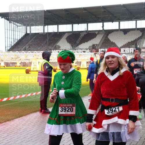 07.12.2025 - St. Pauli X-Mass-Run No. 15 Luisa Fischer http://msf.ph/oto/9387472 07.12.2025 11:46:08 Ziel 15, 3920, 3921, 3579, 147, 355, 526, 569, 572, 733, 1324, 1541, 2372, 2382, 2385, 2624, 3028, 3378, 3379, 3573, 3774, 3963, 4058, 4060, 4112 meine-sportfotos.de