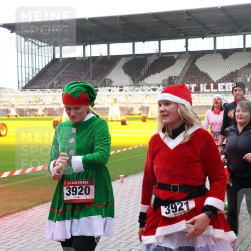 07.12.2025 - St. Pauli X-Mass-Run No. 15 Luisa Fischer http://msf.ph/oto/9387474 07.12.2025 11:46:08 Ziel 7, 15, 3920, 3921, 147, 355, 526, 569, 572, 733, 1324, 1541, 2372, 2382, 2385, 2624, 3028, 3378, 3379, 3573, 3774, 3963, 4058, 4060, 4112 meine-sportfotos.de