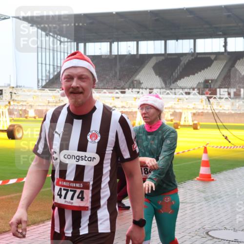 07.12.2025 - St. Pauli X-Mass-Run No. 15 Luisa Fischer http://msf.ph/oto/9387477 07.12.2025 10:23:04 Ziel 1910, 15, 4774, 184, 715, 739, 794, 1636, 2184, 2638, 2817, 2818, 2819, 3431, 3736, 3780, 4287, 4407, 4411, 4419, 4509, 4539, 4771, 4774, 4781 meine-sportfotos.de