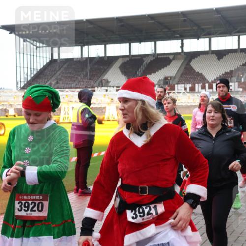 07.12.2025 - St. Pauli X-Mass-Run No. 15 Luisa Fischer http://msf.ph/oto/9387478 07.12.2025 11:46:08 Ziel 15, 3920, 3921, 560, 3379, 147, 355, 526, 569, 572, 733, 1324, 1541, 2372, 2382, 2385, 2624, 3028, 3378, 3379, 3573, 3774, 3963, 4058, 4060, 4112 meine-sportfotos.de