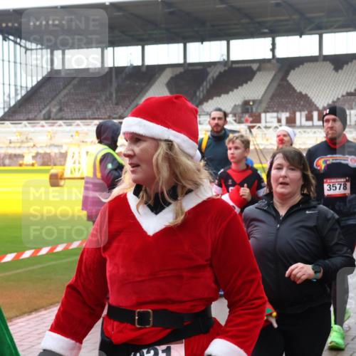 07.12.2025 - St. Pauli X-Mass-Run No. 15 Luisa Fischer http://msf.ph/oto/9387479 07.12.2025 11:46:09 Ziel 15, 3920, 3578, 74, 143, 147, 188, 355, 526, 569, 572, 733, 1324, 1541, 2372, 2382, 2385, 2624, 3028, 3378, 3379, 3573, 3774, 3963, 4058, 4060, 4112 meine-sportfotos.de