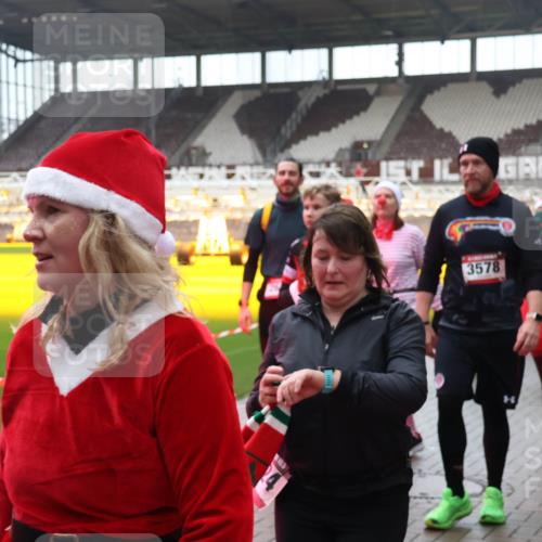 07.12.2025 - St. Pauli X-Mass-Run No. 15 Luisa Fischer http://msf.ph/oto/9387480 07.12.2025 11:46:09 Ziel 4, 3578, 143, 147, 188, 355, 526, 569, 572, 733, 1324, 1541, 2372, 2382, 2385, 2624, 3028, 3378, 3379, 3573, 3774, 3963, 4058, 4060, 4112 meine-sportfotos.de