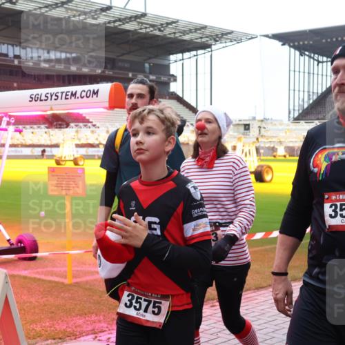 07.12.2025 - St. Pauli X-Mass-Run No. 15 Luisa Fischer http://msf.ph/oto/9387483 07.12.2025 11:46:13 Ziel 3575, 1910, 15, 3578, 143, 147, 188, 355, 356, 526, 569, 572, 733, 1324, 1541, 2097, 2137, 2372, 2382, 2385, 3028, 3378, 3379, 3573, 3774, 3963, 4058, 4060, 4112 meine-sportfotos.de