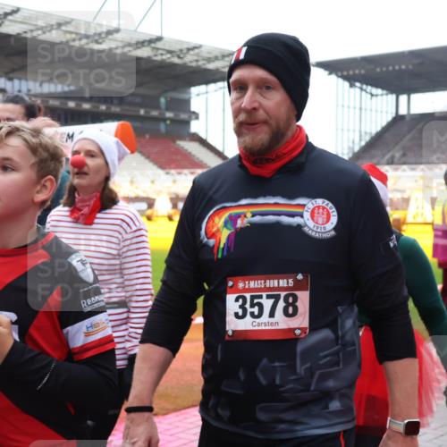 07.12.2025 - St. Pauli X-Mass-Run No. 15 Luisa Fischer http://msf.ph/oto/9387486 07.12.2025 11:46:13 Ziel 15, 3578, 143, 147, 188, 355, 356, 526, 569, 572, 733, 1324, 1541, 2097, 2137, 2372, 2382, 2385, 3028, 3378, 3379, 3573, 3774, 3963, 4058, 4060, 4112 meine-sportfotos.de