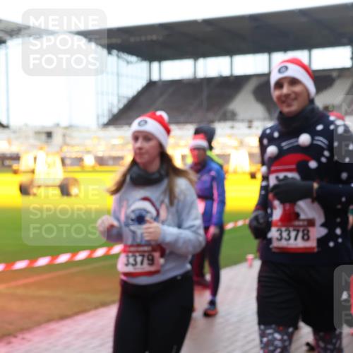 07.12.2025 - St. Pauli X-Mass-Run No. 15 Luisa Fischer http://msf.ph/oto/9387490 07.12.2025 11:46:14 Ziel 3379, 3378, 143, 147, 188, 355, 356, 526, 569, 572, 733, 1324, 1541, 2097, 2137, 2372, 2382, 2385, 3028, 3378, 3379, 3573, 3774, 3963, 4058, 4060, 4112 meine-sportfotos.de