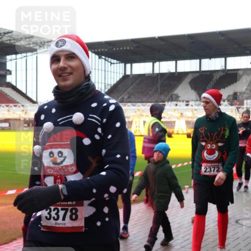 07.12.2025 - St. Pauli X-Mass-Run No. 15 Luisa Fischer http://msf.ph/oto/9387494 07.12.2025 11:46:15 Ziel 3378, 2372, 1058, 569, 143, 147, 188, 355, 356, 526, 569, 572, 733, 1324, 1541, 2097, 2137, 2372, 2382, 2385, 3028, 3378, 3379, 3573, 3774, 3963, 4058, 4060, 4112 meine-sportfotos.de