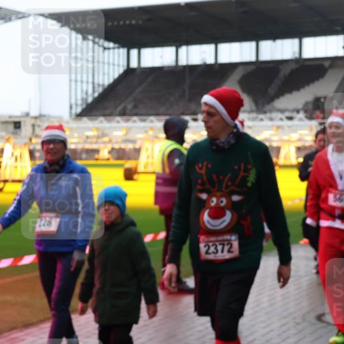 07.12.2025 - St. Pauli X-Mass-Run No. 15 Luisa Fischer http://msf.ph/oto/9387496 07.12.2025 11:46:16 Ziel 128, 2372, 569, 143, 147, 188, 355, 356, 526, 569, 572, 733, 1324, 1541, 2097, 2137, 2382, 2385, 3028, 3378, 3379, 3573, 3620, 3774, 3963, 4058, 4060, 4112 meine-sportfotos.de