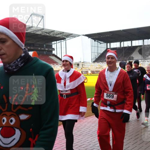 07.12.2025 - St. Pauli X-Mass-Run No. 15 Luisa Fischer http://msf.ph/oto/9387500 07.12.2025 11:46:19 Ziel 0, 15, 569, 15, 3963, 385, 143, 147, 188, 355, 356, 526, 569, 572, 733, 1324, 1433, 1454, 1541, 2097, 2137, 2382, 2385, 2437, 3028, 3378, 3379, 3573, 3620, 3774, 3963, 4058, 4060, 4112 meine-sportfotos.de
