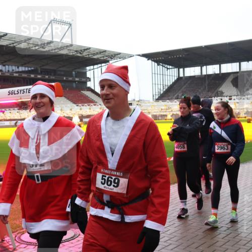 07.12.2025 - St. Pauli X-Mass-Run No. 15 Luisa Fischer http://msf.ph/oto/9387506 07.12.2025 11:46:20 Ziel 15, 569, 4058, 3963, 2385, 143, 147, 188, 355, 356, 526, 569, 572, 733, 1324, 1433, 1454, 1541, 2097, 2137, 2382, 2385, 2437, 3028, 3378, 3379, 3620, 3774, 3963, 4058, 4060, 4112 meine-sportfotos.de