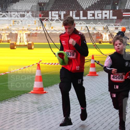 07.12.2025 - St. Pauli X-Mass-Run No. 15 Luisa Fischer http://msf.ph/oto/9387516 07.12.2025 10:23:08 Ziel 1539, 12, 12, 4509, 715, 739, 794, 1636, 2184, 2638, 3780, 4287, 4407, 4411, 4419, 4509, 4539, 4771, 4774, 4781 meine-sportfotos.de