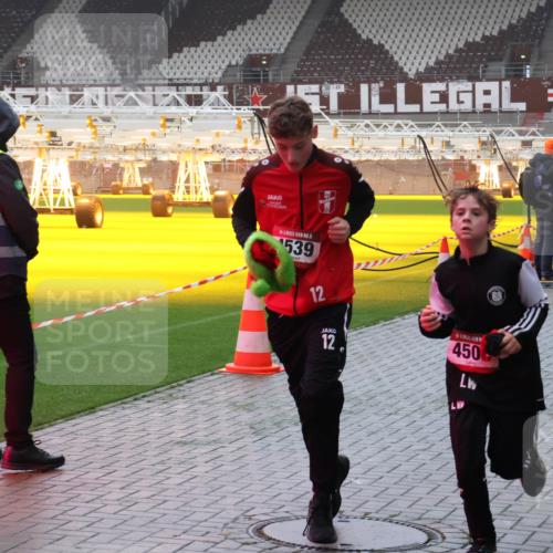 07.12.2025 - St. Pauli X-Mass-Run No. 15 Luisa Fischer http://msf.ph/oto/9387517 07.12.2025 10:23:09 Ziel 15, 539, 12, 12, 450, 715, 739, 794, 1636, 2184, 2638, 3780, 4287, 4407, 4411, 4419, 4509, 4539, 4771, 4774, 4781 meine-sportfotos.de