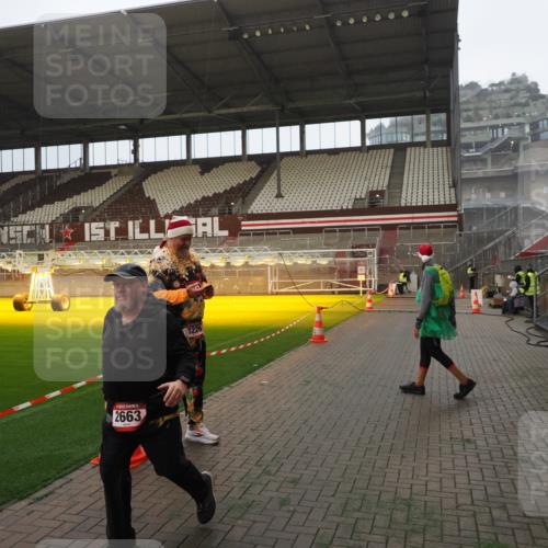 07.12.2025 - St. Pauli X-Mass-Run No. 15 Fabian Wolf http://msf.ph/oto/9387518 07.12.2025 10:17:56 Ziel 1963, 2663, 3804, 4227 meine-sportfotos.de