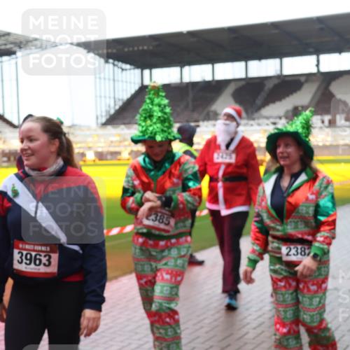 07.12.2025 - St. Pauli X-Mass-Run No. 15 Luisa Fischer http://msf.ph/oto/9387523 07.12.2025 11:46:22 Ziel 58, 3963, 2425, 2385, 2382, 143, 147, 188, 355, 356, 526, 569, 572, 733, 1058, 1073, 1324, 1433, 1454, 1541, 2097, 2137, 2382, 2385, 2437, 3028, 3378, 3379, 3523, 3524, 3620, 3963, 4058, 4060, 4112 meine-sportfotos.de