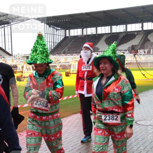 07.12.2025 - St. Pauli X-Mass-Run No. 15 Luisa Fischer http://msf.ph/oto/9387530 07.12.2025 11:46:22 Ziel 63, 2425, 2385, 2382, 143, 147, 188, 355, 356, 526, 569, 572, 733, 1058, 1073, 1324, 1433, 1454, 1541, 2097, 2137, 2382, 2385, 2437, 3028, 3378, 3379, 3523, 3524, 3620, 3963, 4058, 4060, 4112 meine-sportfotos.de