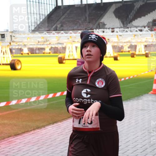 07.12.2025 - St. Pauli X-Mass-Run No. 15 Luisa Fischer http://msf.ph/oto/9387548 07.12.2025 11:46:26 Ziel 2425, 1910, 143, 147, 188, 355, 356, 526, 733, 949, 954, 1058, 1073, 1324, 1433, 1454, 1541, 2097, 2137, 2382, 2385, 2437, 2935, 2941, 3028, 3378, 3379, 3523, 3524, 3620, 3963, 4058, 4060 meine-sportfotos.de