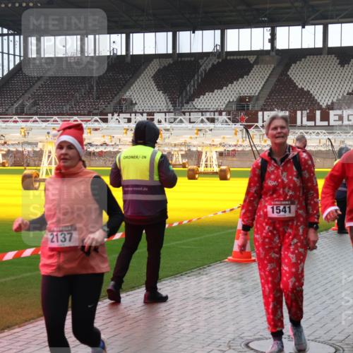 07.12.2025 - St. Pauli X-Mass-Run No. 15 Luisa Fischer http://msf.ph/oto/9387550 07.12.2025 11:46:30 Ziel 2137, 1541, 2097, 411, 143, 147, 188, 355, 356, 526, 733, 949, 954, 1058, 1073, 1433, 1454, 1541, 2097, 2137, 2437, 2935, 2941, 3028, 3378, 3379, 3523, 3524, 3620 meine-sportfotos.de