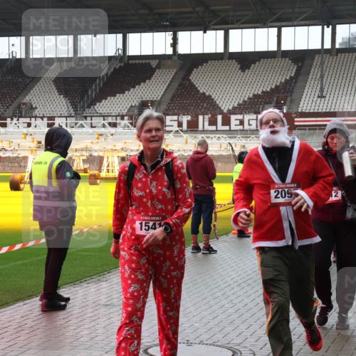 07.12.2025 - St. Pauli X-Mass-Run No. 15 Luisa Fischer http://msf.ph/oto/9387553 07.12.2025 11:46:30 Ziel 5, 1541, 209, 120, 143, 147, 188, 355, 356, 526, 733, 949, 954, 1058, 1073, 1433, 1454, 1541, 2097, 2137, 2437, 2935, 2941, 3028, 3378, 3379, 3523, 3524, 3620 meine-sportfotos.de