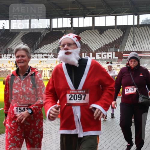 07.12.2025 - St. Pauli X-Mass-Run No. 15 Luisa Fischer http://msf.ph/oto/9387557 07.12.2025 11:46:31 Ziel 154, 2097, 4112, 143, 147, 188, 355, 356, 526, 733, 949, 954, 1058, 1073, 1433, 1454, 1541, 2097, 2137, 2437, 2716, 2935, 2941, 3028, 3523, 3524, 3620 meine-sportfotos.de