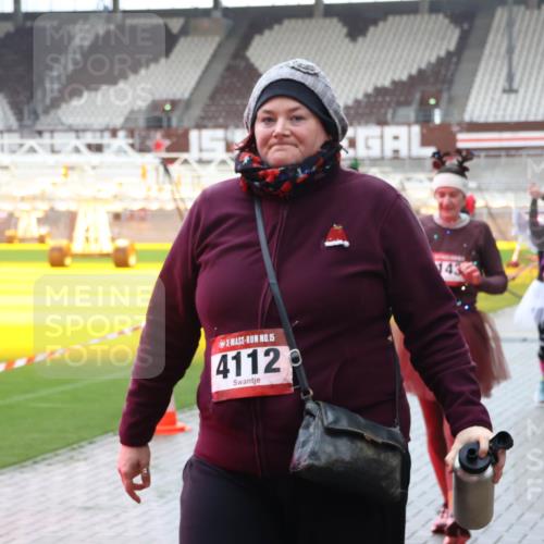 07.12.2025 - St. Pauli X-Mass-Run No. 15 Luisa Fischer http://msf.ph/oto/9387566 07.12.2025 11:46:33 Ziel 15, 4112, 143, 143, 147, 188, 355, 356, 526, 733, 949, 954, 1058, 1073, 1433, 1454, 1541, 2097, 2137, 2437, 2716, 2935, 2941, 3028, 3523, 3524, 3620 meine-sportfotos.de