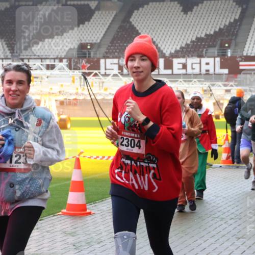 07.12.2025 - St. Pauli X-Mass-Run No. 15 Luisa Fischer http://msf.ph/oto/9387567 07.12.2025 10:23:27 Ziel 23, 2304, 3078, 10, 715, 739, 794, 1996, 2123, 2304, 2508, 2511, 2638, 3052, 3078, 3079, 3780, 4287, 4407, 4411, 4419, 4509, 4539 meine-sportfotos.de