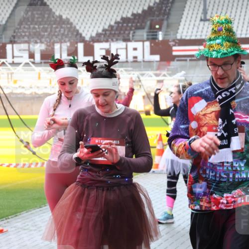 07.12.2025 - St. Pauli X-Mass-Run No. 15 Luisa Fischer http://msf.ph/oto/9387571 07.12.2025 11:46:35 Ziel 15, 143, 147, 188, 355, 356, 526, 733, 949, 954, 1058, 1073, 1433, 1454, 1541, 2097, 2137, 2437, 2716, 2935, 2941, 3028, 3523, 3524, 3620 meine-sportfotos.de