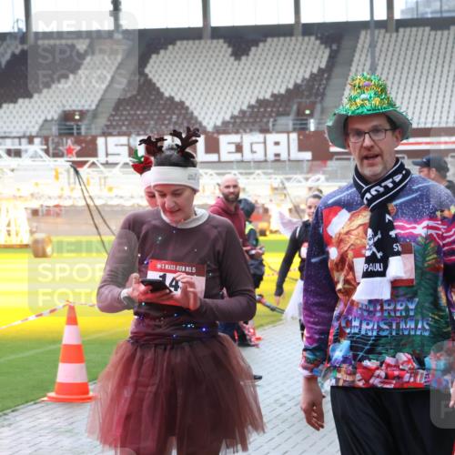 07.12.2025 - St. Pauli X-Mass-Run No. 15 Luisa Fischer http://msf.ph/oto/9387574 07.12.2025 11:46:36 Ziel 15, 51, 143, 147, 188, 355, 356, 526, 733, 949, 954, 1058, 1073, 1433, 1454, 1541, 2097, 2137, 2437, 2716, 2935, 2941, 3028, 3523, 3524, 3620 meine-sportfotos.de