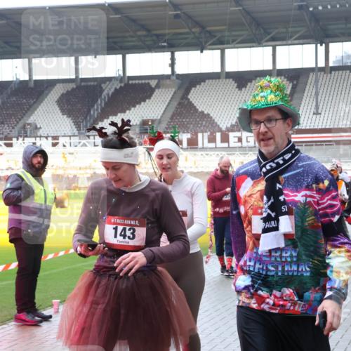 07.12.2025 - St. Pauli X-Mass-Run No. 15 Luisa Fischer http://msf.ph/oto/9387578 07.12.2025 11:46:37 Ziel 3, 15, 143, 143, 147, 188, 355, 356, 526, 733, 949, 954, 1058, 1073, 1433, 1454, 1541, 2097, 2137, 2437, 2716, 2935, 2941, 3523, 3524, 3620 meine-sportfotos.de