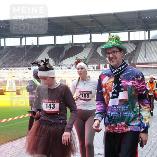 07.12.2025 - St. Pauli X-Mass-Run No. 15 Luisa Fischer http://msf.ph/oto/9387579 07.12.2025 11:46:37 Ziel 15, 143, 5, 188, 115, 3620, 143, 147, 188, 355, 356, 526, 733, 949, 954, 1058, 1073, 1433, 1454, 1541, 2097, 2137, 2437, 2716, 2935, 2941, 3523, 3524, 3620 meine-sportfotos.de